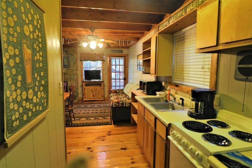 Oktoberfest Themed Cabin In Woods Stream #14 Helen Ngoại thất bức ảnh
